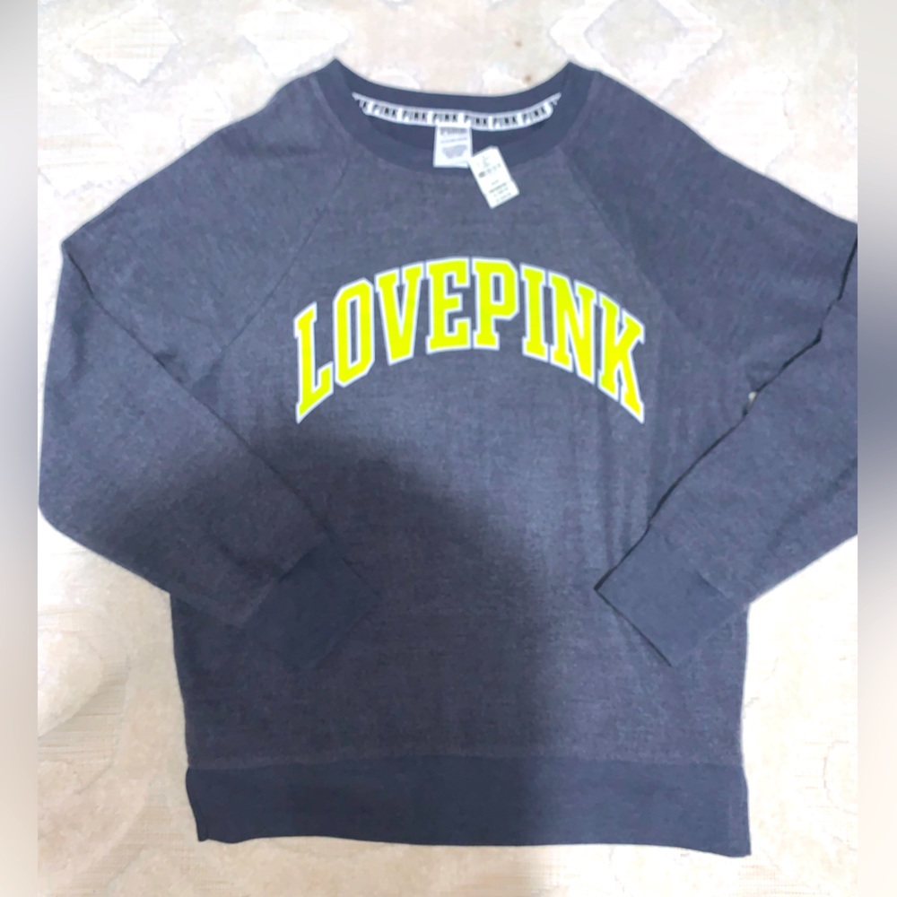 🌺NWTs Victoria’s Secret VS PINK grey sweatshirt Women’s size XS MSRP:$49.95🌺